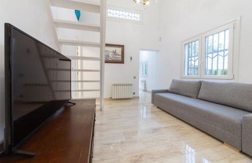 SILOM HOUSE - Photo 13