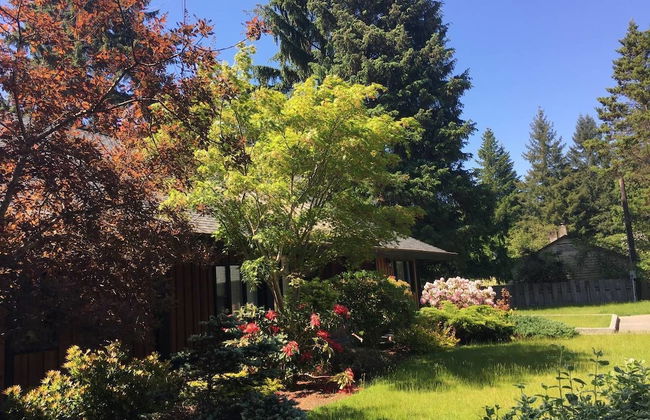 B - Sechelt Private Coastal Home - Photo 13