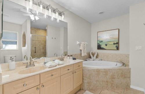 Sunny 4BR with Screened in Pool and Lanai - Foto 28