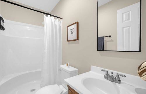 3BR Elam Retreat • Work & Rest - Photo 14