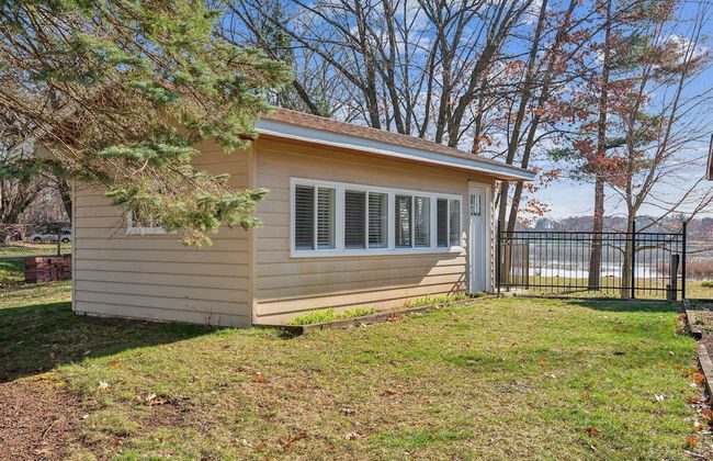 Cozy Lakefront Studio On Long Lake! Home by RedAwning - Photo 36