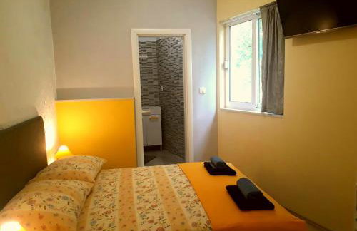 Pia Apartments - Photo 26