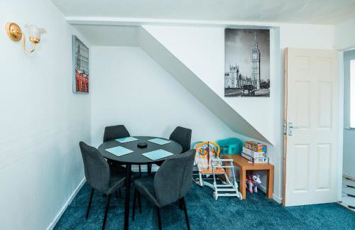 Family & Group Stay in Manchester - Free Parking - Foto 48