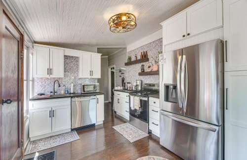 Pine Chateau Guest Cabin with Mtn Views and Sauna! - Photo 7