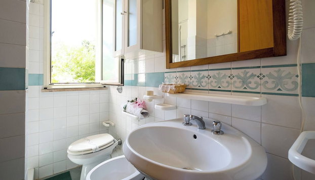 2- Large Terrace and Suggestive Panorama - Foto 5, Baño