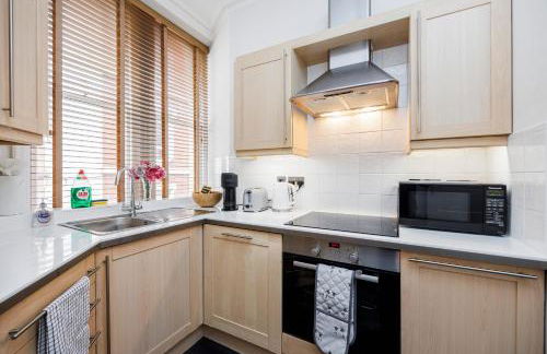 Leicester Square Apartment - Photo 7