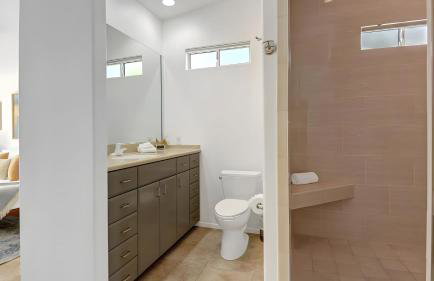 Modern Oasis w/ Pool, Patio Lounge, & Mountain Views Palo Verde by Avantstay - Foto 29