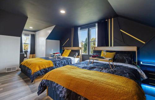 Dark House With HotTub TV in Rooms - Foto 35