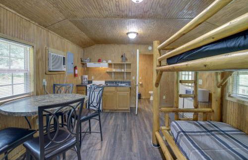 Serene Briceville Vacation Rental Cabin with Grill! - Foto 5