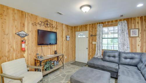 Riverfront Briceville Cabin with Patio and Fire Pit! - Foto 5