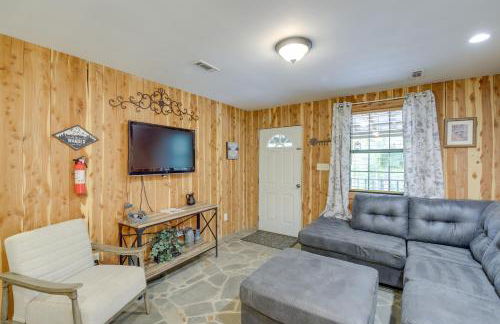 Riverfront Briceville Cabin with Patio and Fire Pit! - Foto 5