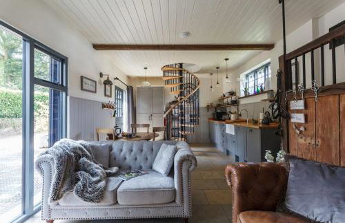 Luxury New Forest Barn, ideal for couples - Photo 28