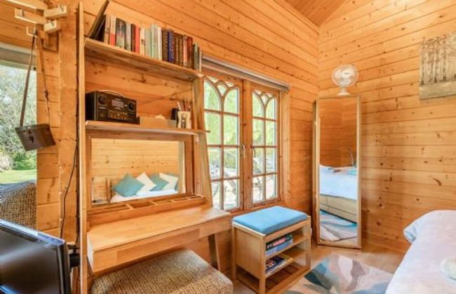 Host Stay Violet Lodge - Photo 10