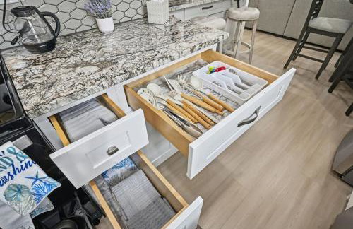 New Lakefront Getaway Private Hot Tub Min to DMC - Foto 27