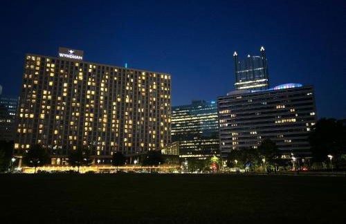 Upscale Charm PRIME LOCATION 7TH FLOOR SWEEPING CITY VIEWS FAST WIFI 24-7 Gym Lounge Roku - Foto 27