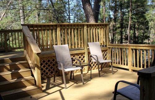Group Cabin with Kayaks and Foosball Table in La Grange, Texas - Foto 9