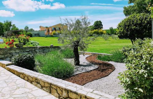 Casa Ivanovac with pool and large front yard - Photo 17
