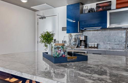 Iowa River Landing steps to Xtream Arena & Coralville Convention Center - Foto 18