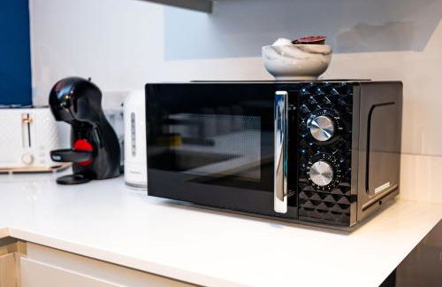 Modern 2-Bed Apartment - Near Train and Town - Parking Available - Foto 12