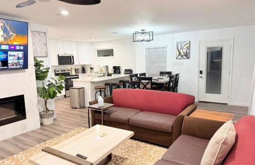 Cozy Lakeview Retreat Home - Photo 3