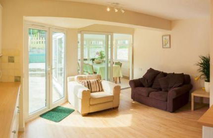 Spacious Coastal Home with Stunning Sea Views - Foto 6