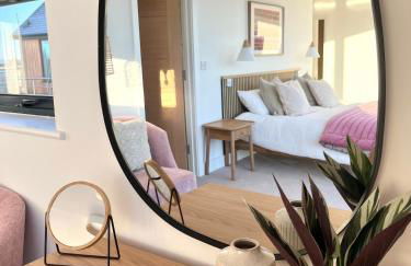 Still Waters - Luxury Lakeside Retreat with Hot Tub - Photo 71