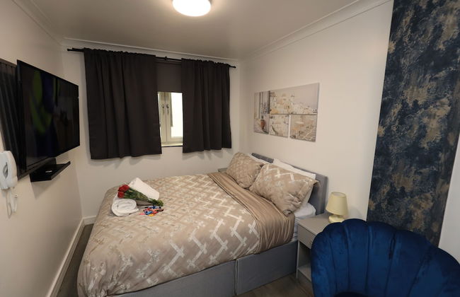 VR Apartments - Photo 9