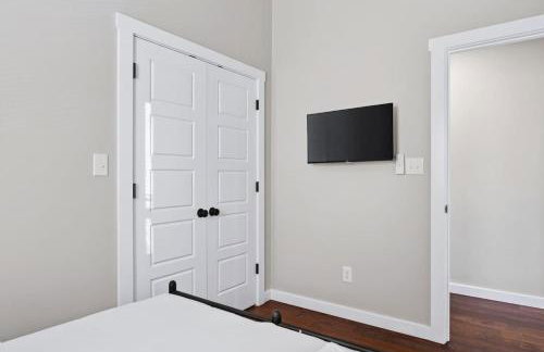 Cozy Comfort near Fountain Square- Downtown Indy - Photo 25