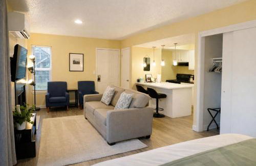 King Bed * Extensive Cleaning Protocol *Downtown - Foto 1