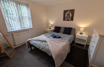 Large Modern House with Private Parking - Foto 84