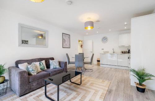 Multiple 2-Bedroom Apartments near Harry Potter Studios - 2-Minute walk to Bushey Station - 20 Minutes to London Euston - Ideal for Families & Business - Free Parking - Foto 23