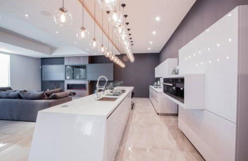 Beverly Hills Luxurious 4BR Villa with Pool and Views - Foto 2