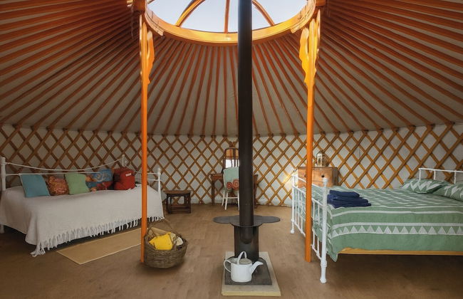 Beautiful Rural Yurt With Wood Fired hot tub - Foto 2