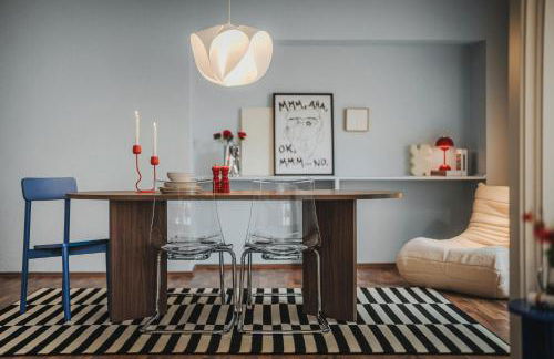 JOBOSTAYS - LINDEN Family Apartment Oldenburg - sehr geräumig 110m2 - Terrasse mit Gartenblick - voll ausgestattete Küche - 2 Bäder - Babybett - 10 Min zu Fuß zum Bahnhof - kostenloses WLAN - Parkplatz - kontaktfreier Check-In - Photo 1