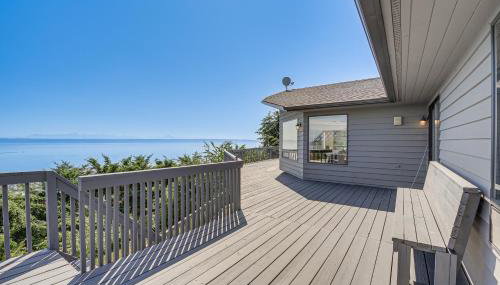 Spacious Camano Home with Hot Tub and Water Views! - Foto 2