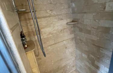 Updated houseboat on the river! - Foto 16