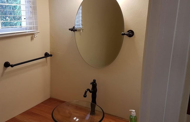 Je Suis Jamaica - 4 B R Beachfront Villa w Staff - Photo 23