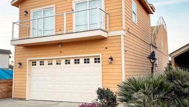 2 min walk to beach! Large Home! Rooftop Deck! - Foto 2