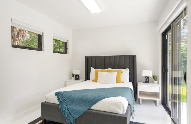 Peaceful 3BD Family House With Pool - Photo 3