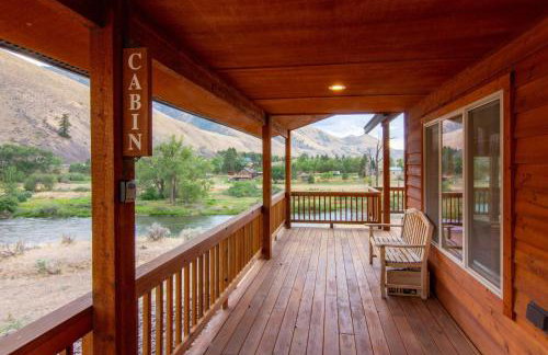 Stunning Salmon Riverfront Cabin - Foto 2