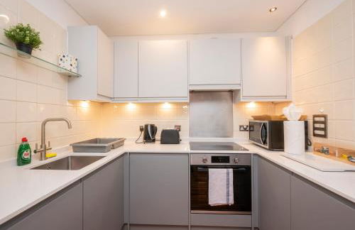 Bright Spacious Modern 5th flr City Oasis-Sleeps 6 - Pass the Keys - Foto 16