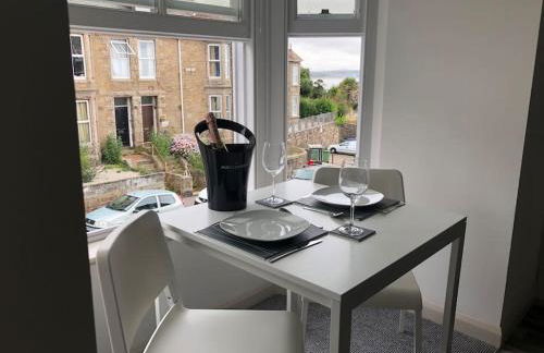 Newly Renovated Modern Studio Apartment - Foto 1