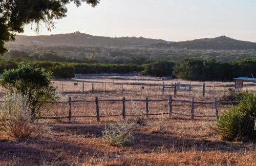 Serene Hill Country Wildlife Sanctuary with Porch - Photo 32