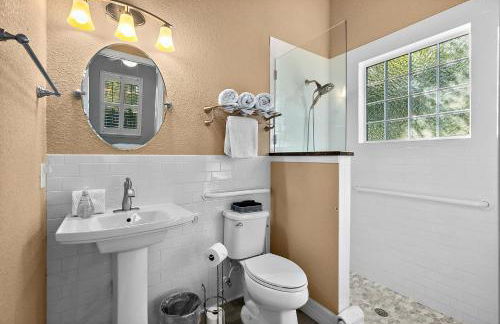 Citrus Hideaway - Steps to City Center - Photo 30