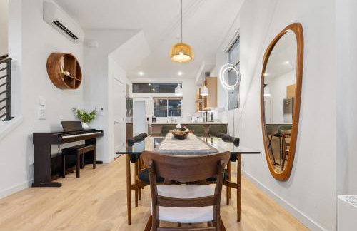 Luxe Central Home with Views & Rooftop - Foto 39