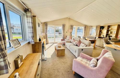 The Pink Lady with games table - Foto 1