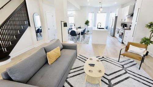 Pristine Petworth Family Home w Street Parking - Foto 4