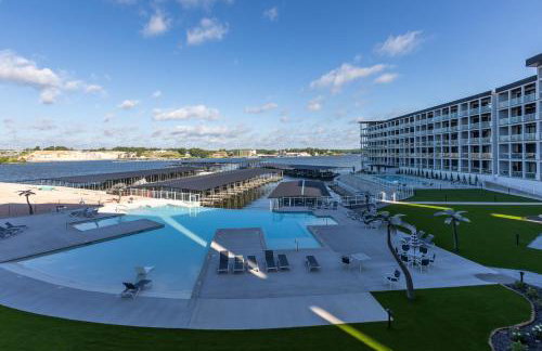 Topsider Condo w/ Stunning Lake Views, Shuffleboard & King Beds - Foto 48