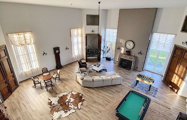 Elegant Hillside Mansion - Photo 17