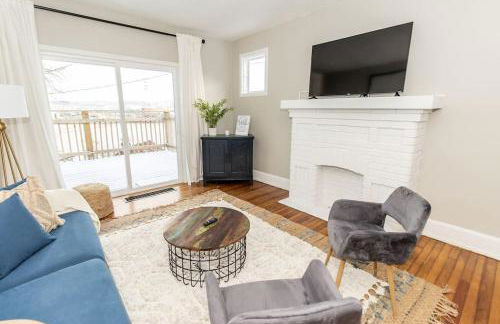 Cozy Riverfront Bungalow with Stunning Views - Foto 35